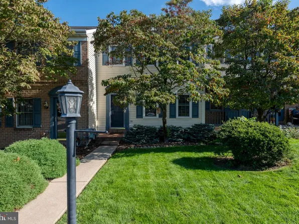 130 Robin Hill Cir, York, PA 17404