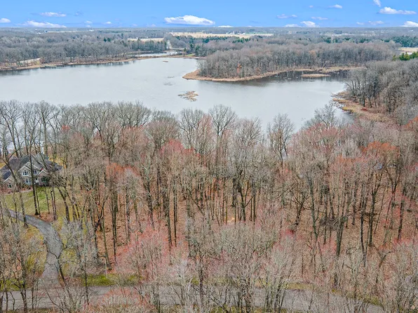 13986 Peninsula Dr, Galesburg, MI 49053