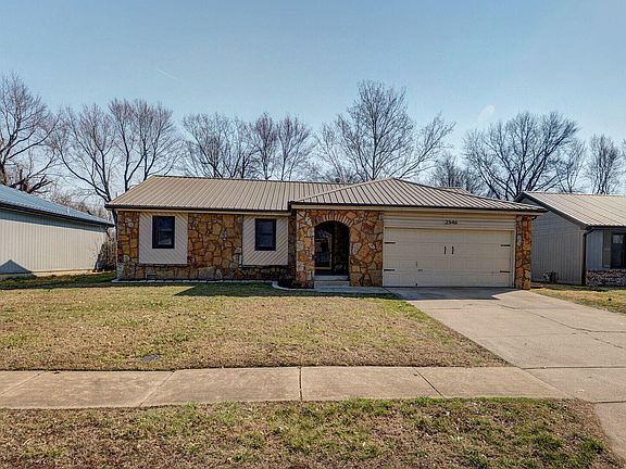 2nd image of 2546 S Fort Avenue