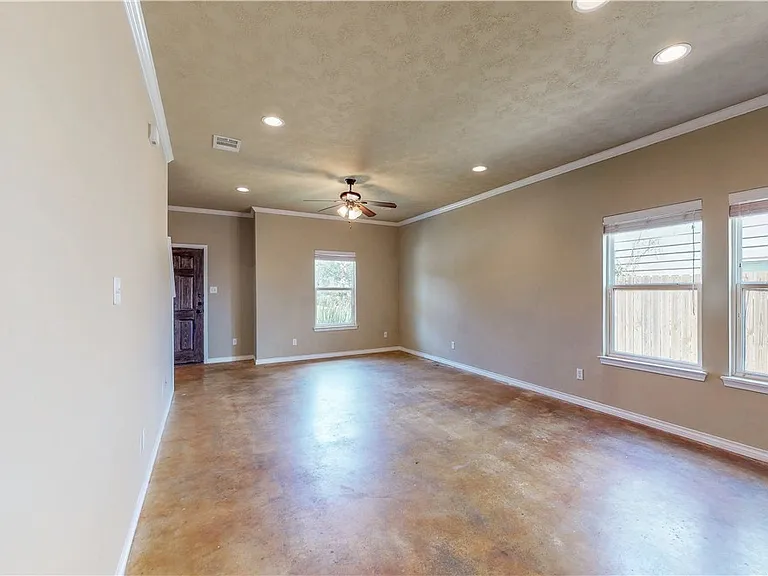 3414 Cullen Trl — Photo 3