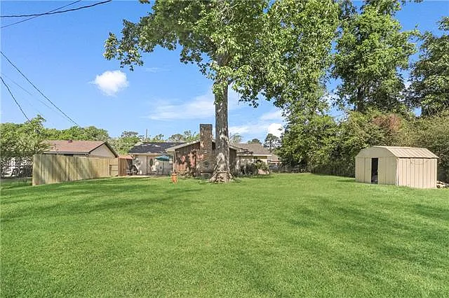 545 Hutchinson St — Photo 15
