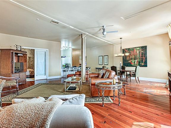 4th image of 404 Notre Dame St APT 23