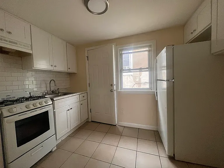 46 Leo Pl #2 — Photo 7