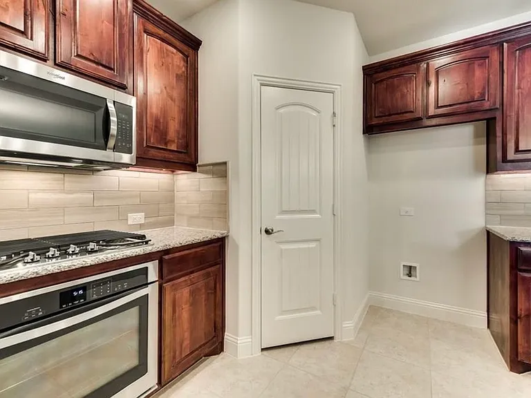 1231 Wiltshire Dr — Photo 14