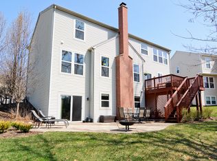 7 Sequoia Ct, Streamwood, IL 60107