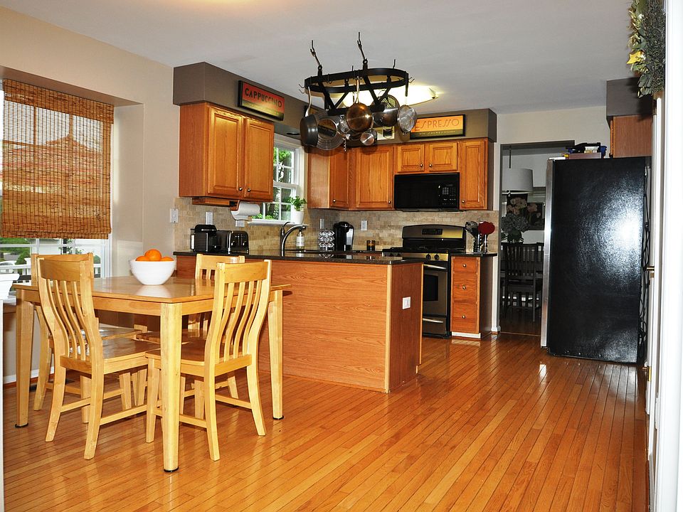 1st image of 136 Cliveden Dr