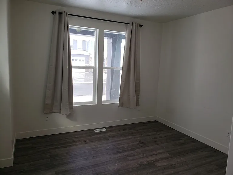 1033 S Vine St — Photo 46