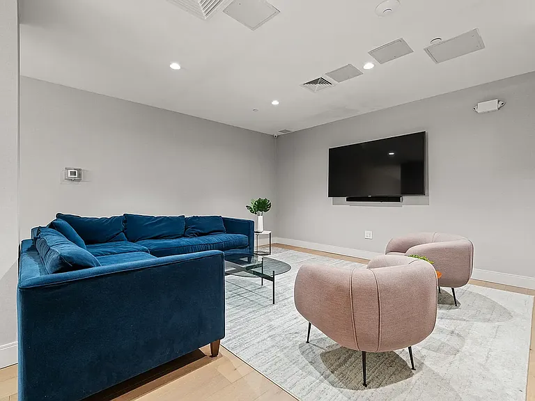 49 E 34th St #15B — Photo 7
