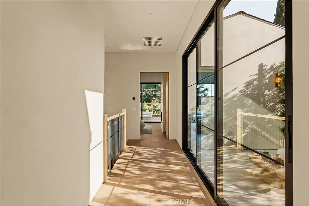 5 bed, 5.5 bath, 4002 sqft, $24,000 — Photo 3