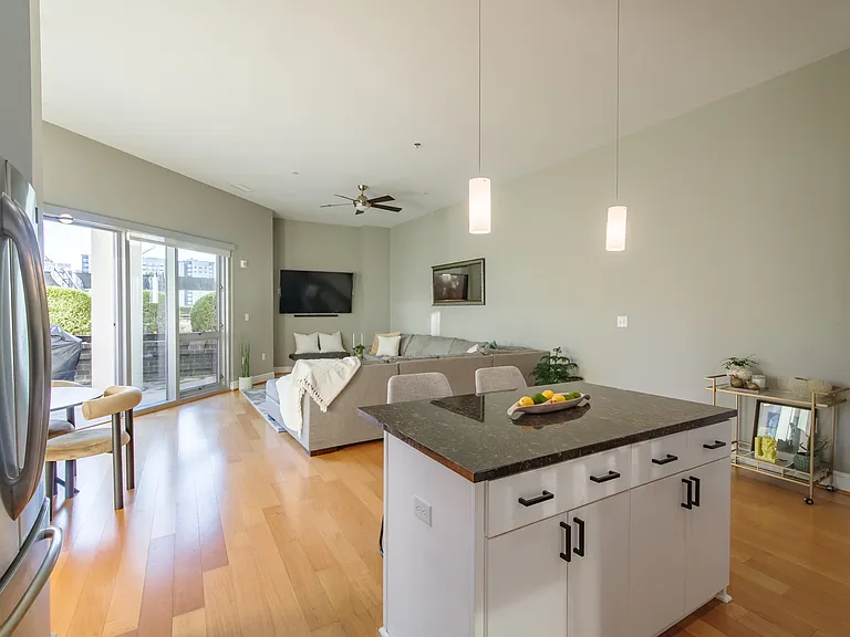 333 W Trade St #708 — Photo 6