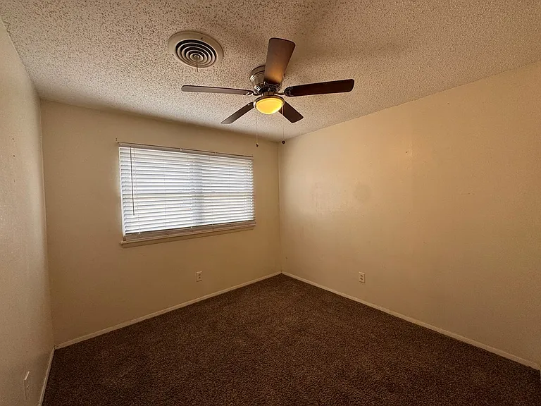 4425 Humble Ave — Photo 12