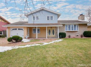 3343 S Manor Dr, Lansing, IL