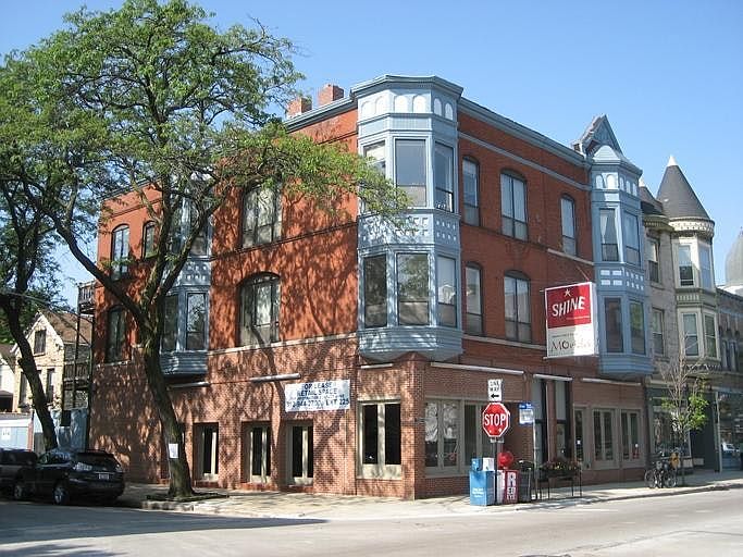 1st image of 905 W Armitage Ave #3