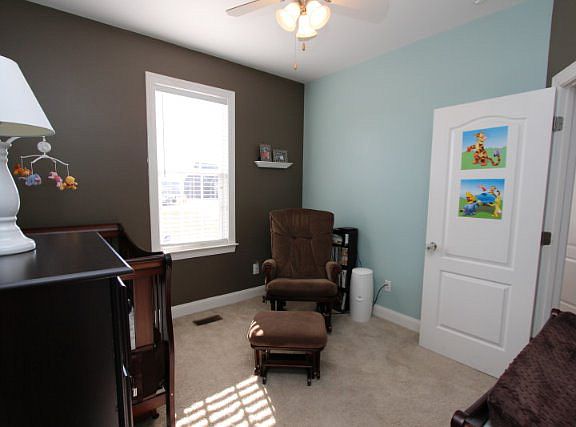5th image of 105 Penn Cir
