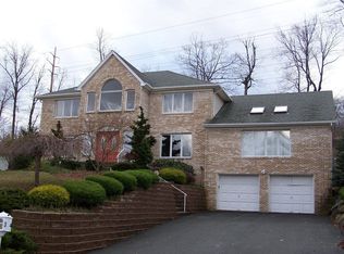 34 Continental Rd, Morris Plains, NJ 07950