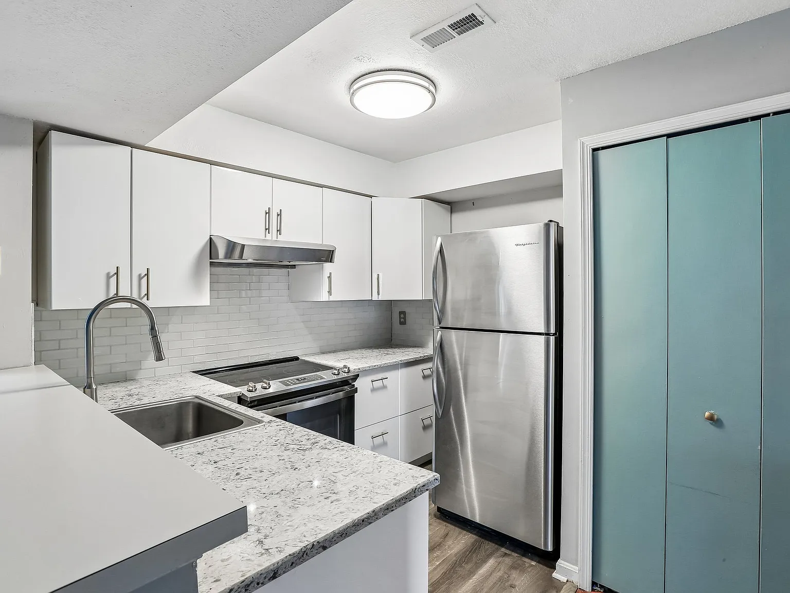 1 bed, 714 sqft, $1,800 — Photo 2