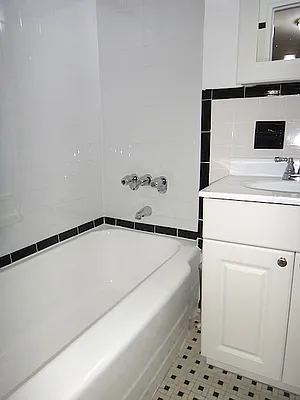 Rented by KVNY Soho | media 19