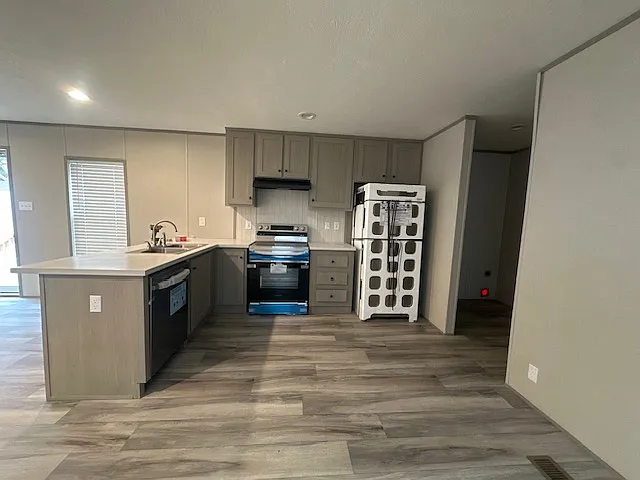 3 bed, $1,499 — Photo 2