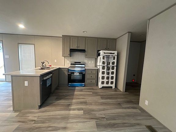 2nd image of 3 Fleetwood Dr