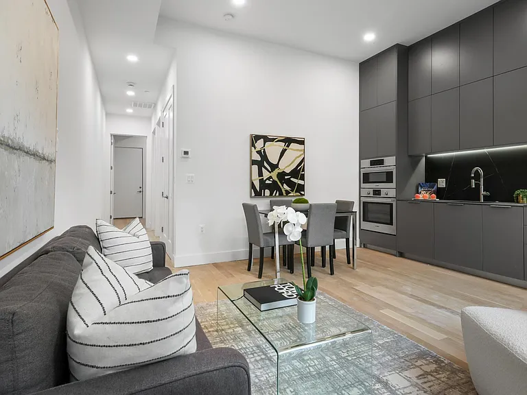 2564 University Pl NW #2 — Photo 3