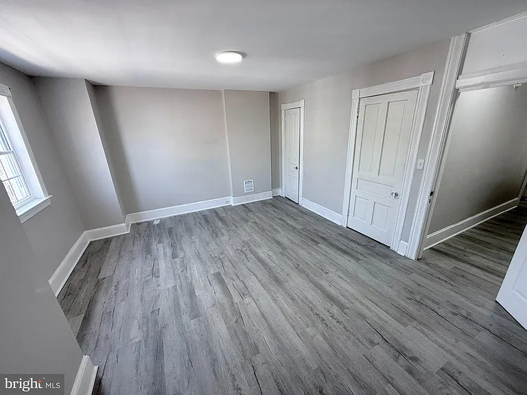 1325 W Norwegian St — Photo 14