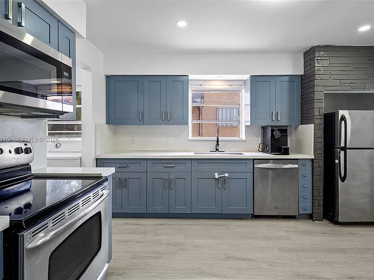 230 NE 2nd Pl — Photo 11