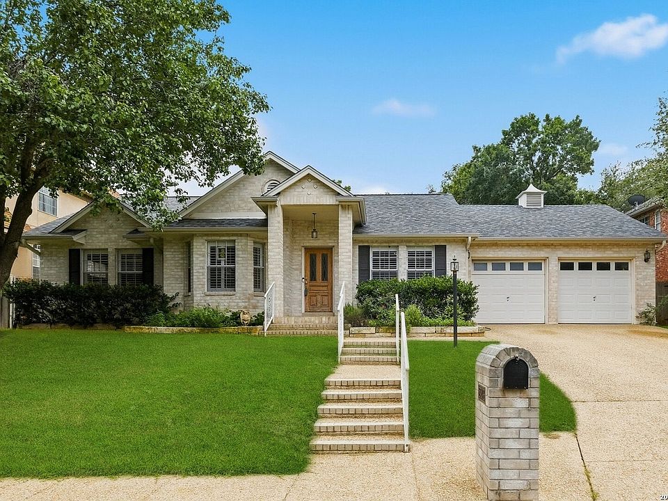 1st image of 2206 Deerfield Wood