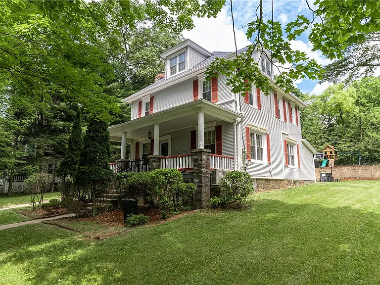 26 Center Ave — Photo 29
