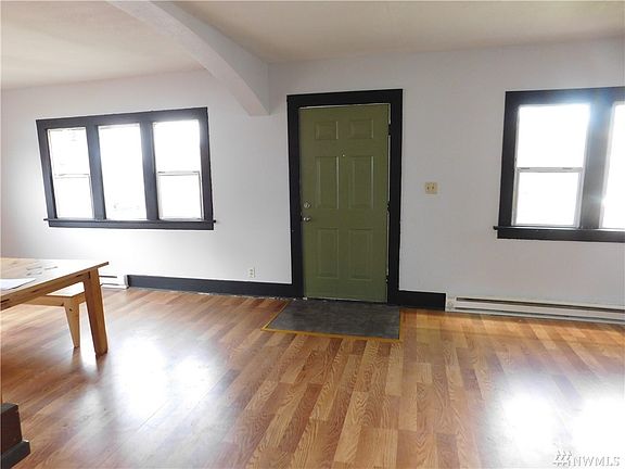 4th image of 1108 Pacific Ave S