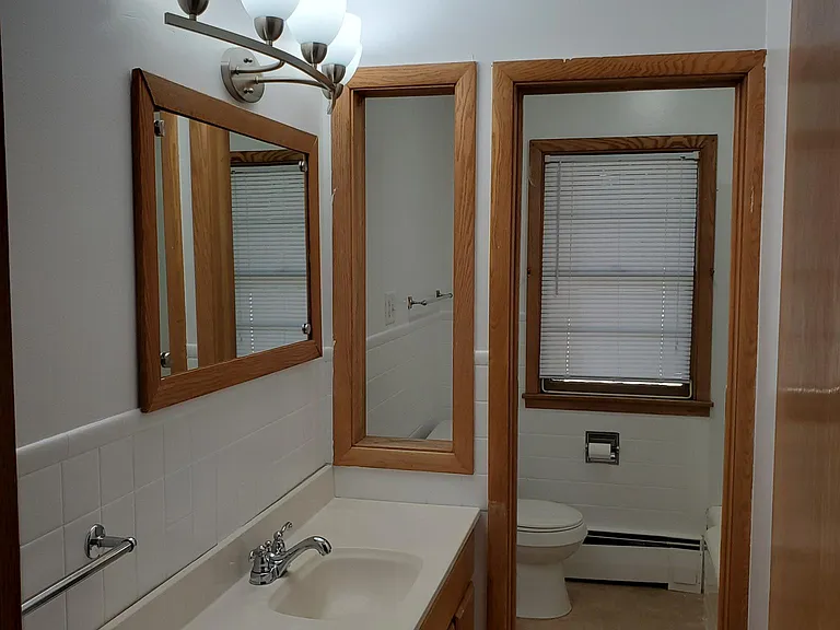 904 W River Rd — Photo 17