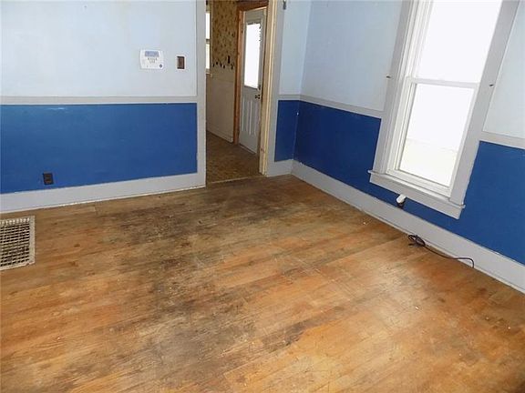 5th image of 938 Brown Ave