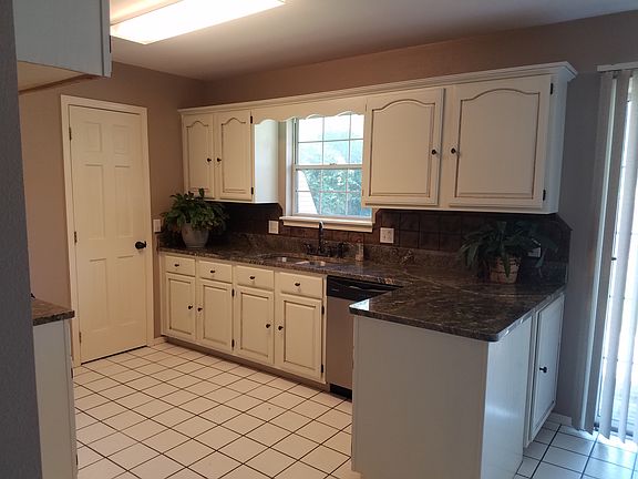 5th image of 1004 Willow Ct