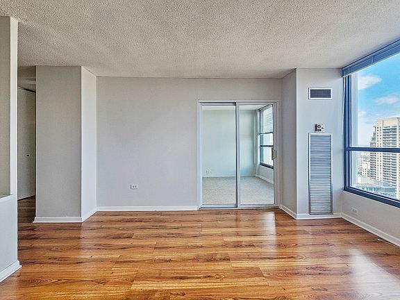 3rd image of 405 N Wabash Ave Unit 4712