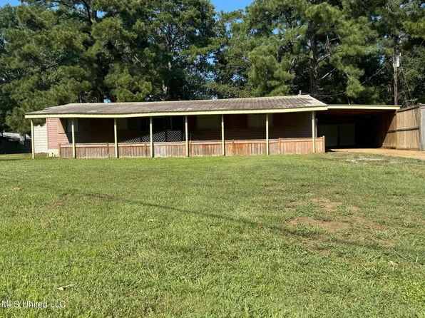 1213 Lake Shore Dr, Byram, MS 39272