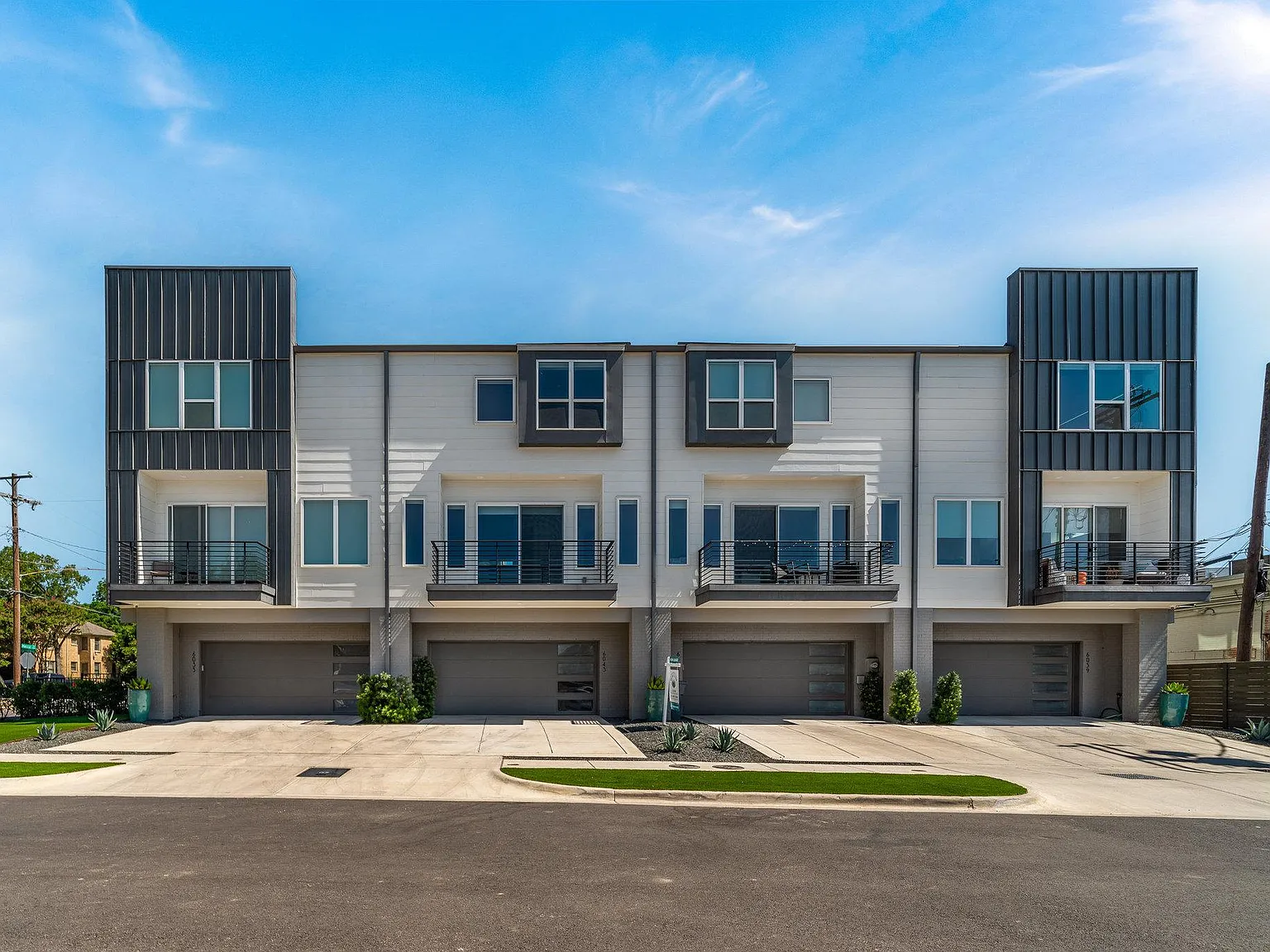 2 bed, 2.5 bath, 1520 sqft, $3,595 — Photo 2