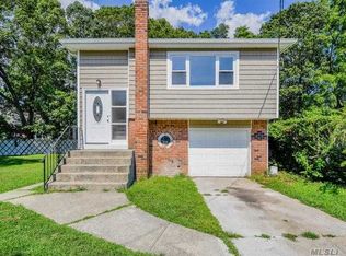 109 3rd Pl, Roosevelt, NY 11575