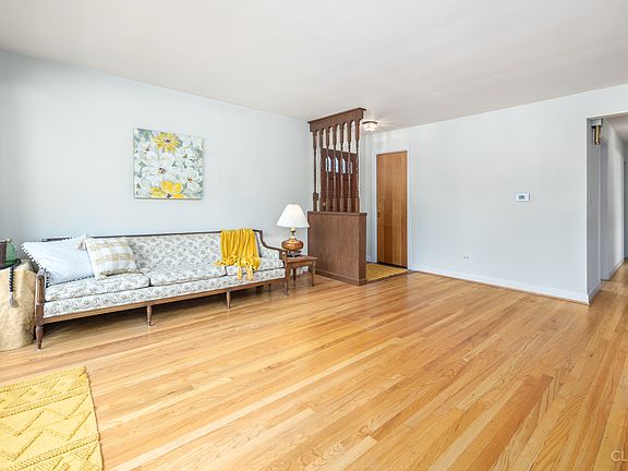 3rd image of 9516 Lockwood Ave