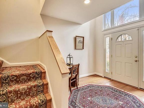 2nd image of 2724 Kenwood Ave
