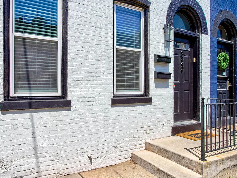 329 E Chestnut St #1 — Photo 28