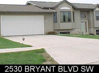 2530 Bryant Blvd SW, Cedar Rapids, IA 52404