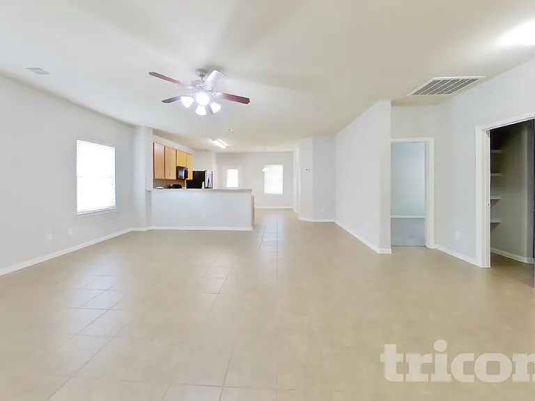 2122 Hackberry Bank Ln — Photo 2