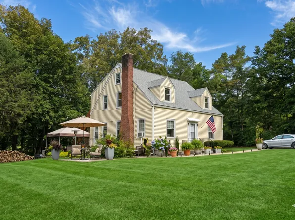 241 Fairwood Rd APT A, Bethany, CT 06524