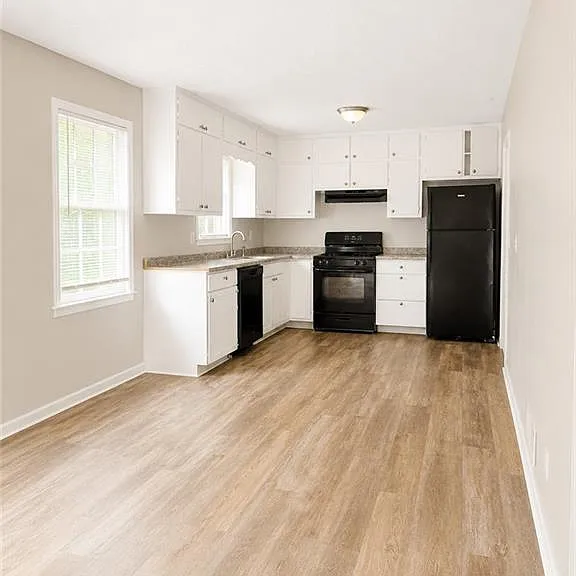 2401 Dawn Ct — Photo 2