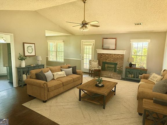 4th image of 211 Lucas Way