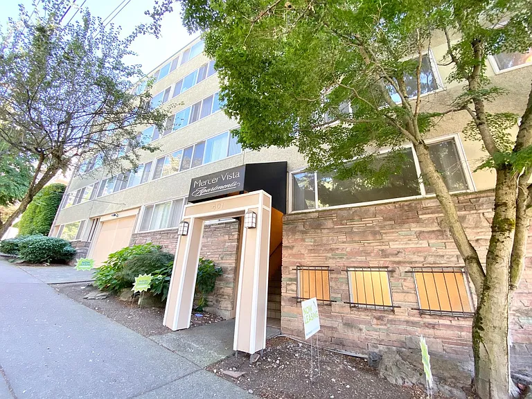 Mercer Vista Apartments — Photo 13