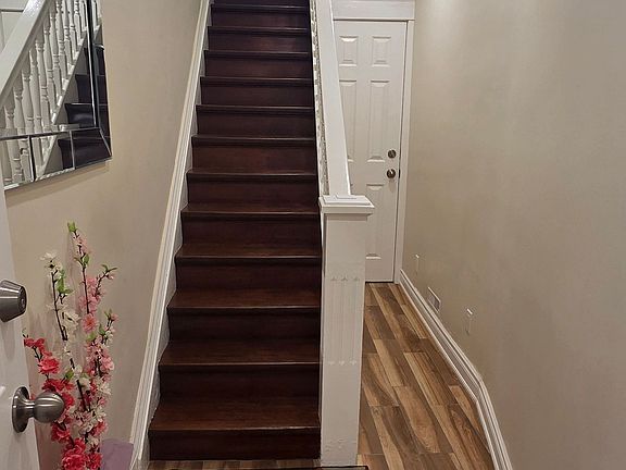 3rd image of 17 Howard Park Ave