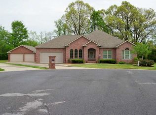 285 Meadow Ridge Ct, Paducah, KY 42003