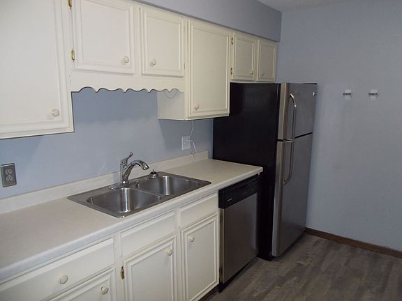 2nd image of 214 Cambria Ct