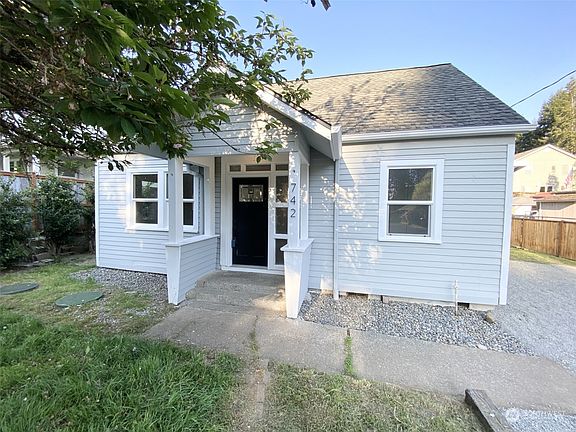 2nd image of 742 Pioneer Street SW
