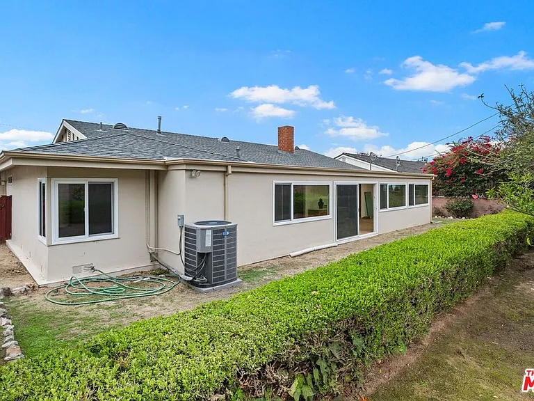 6204 S Corning Ave — Photo 32